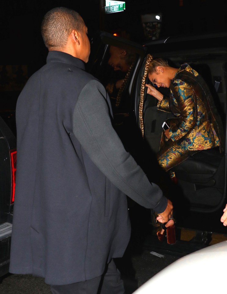  Husband Jay Z ushered her into the car as they finally headed home