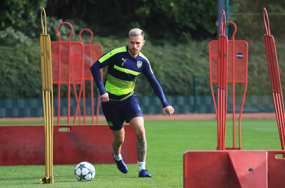  Aaron Ramsey returns to training on Arsenal's state of the art pitch