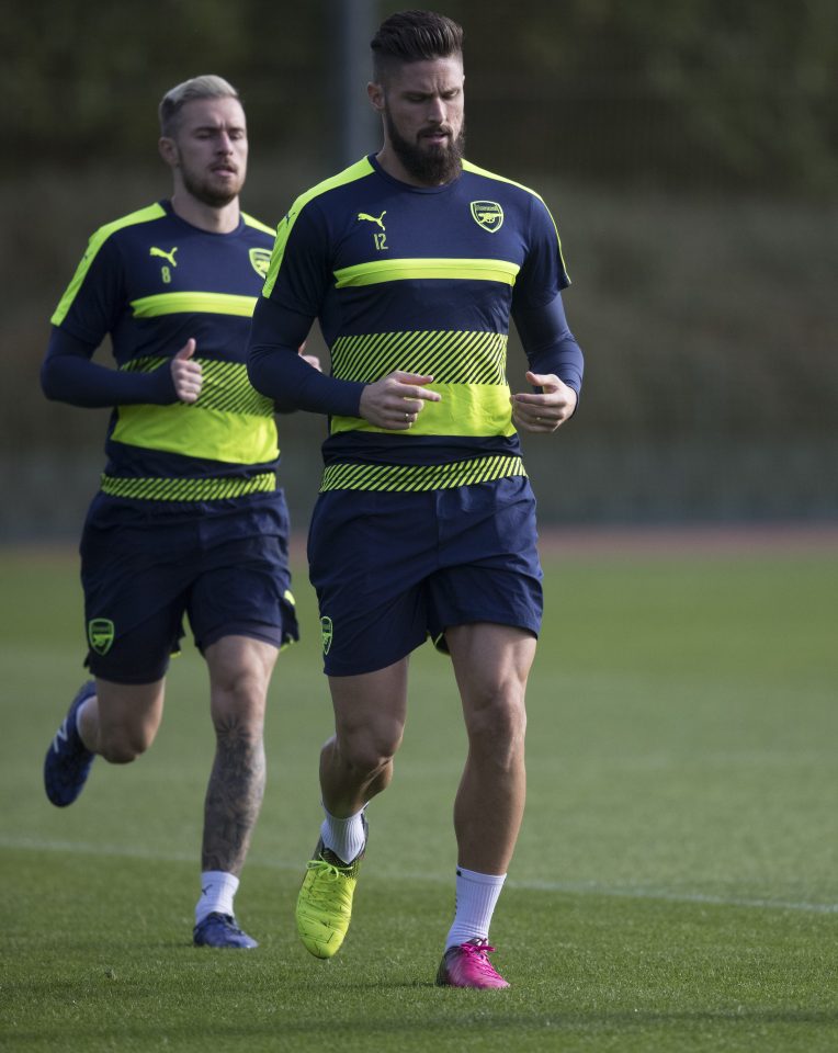  Olivier Giroud and Aaron Ramsey have both been passed fit to play