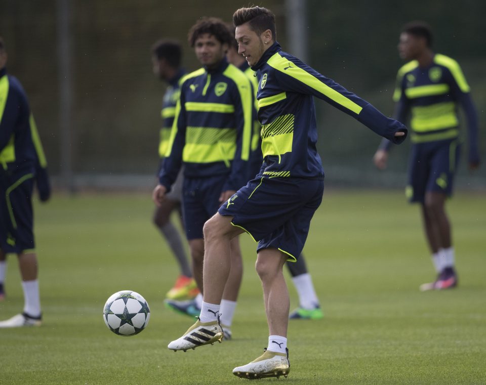  Mesut Ozil gears up for Champions League action