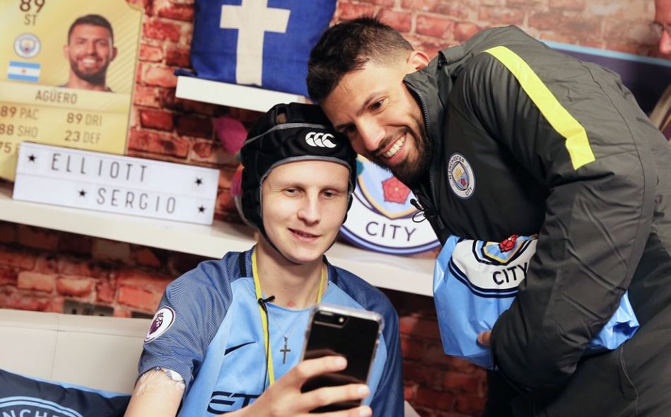 Elliot got to have a selfie with Sergio Aguero