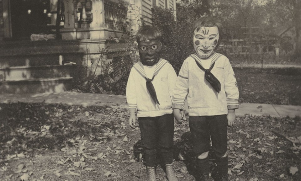 THOUGHT THE CREEPY CLOWN CRAZE WAS SCARY? THEN THESE TERRIFYING PICTURES OF VINTAGE HALLOWEEN COSTUMES WILL GIVE YOU NIGHTMARES