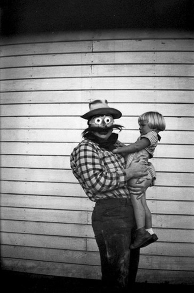 THOUGHT THE CREEPY CLOWN CRAZE WAS SCARY? THEN THESE TERRIFYING PICTURES OF VINTAGE HALLOWEEN COSTUMES WILL GIVE YOU NIGHTMARES