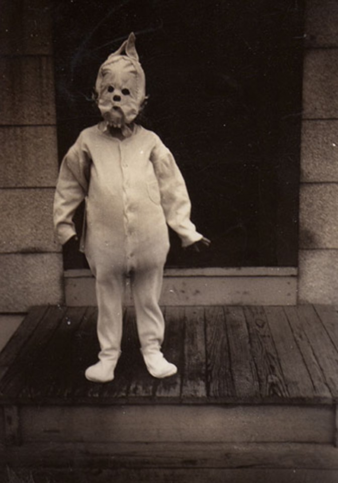 THOUGHT THE CREEPY CLOWN CRAZE WAS SCARY? THEN THESE TERRIFYING PICTURES OF VINTAGE HALLOWEEN COSTUMES WILL GIVE YOU NIGHTMARES