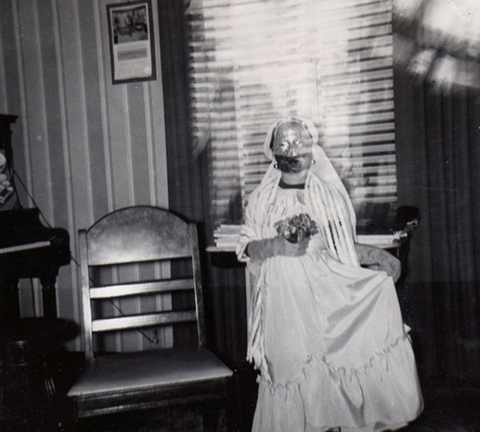 THOUGHT THE CREEPY CLOWN CRAZE WAS SCARY? THEN THESE TERRIFYING PICTURES OF VINTAGE HALLOWEEN COSTUMES WILL GIVE YOU NIGHTMARES