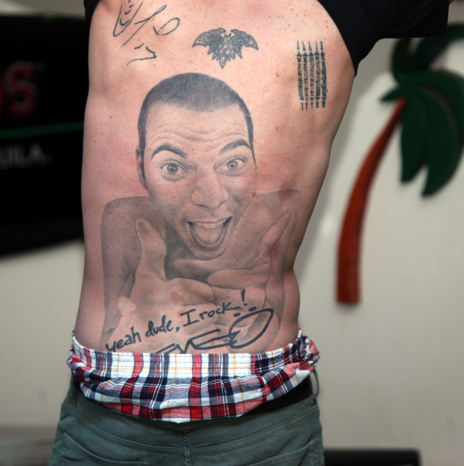  Steve O wants everyone know how much he rocks, so he decided to get a life-sized portrait of his face on his BACK