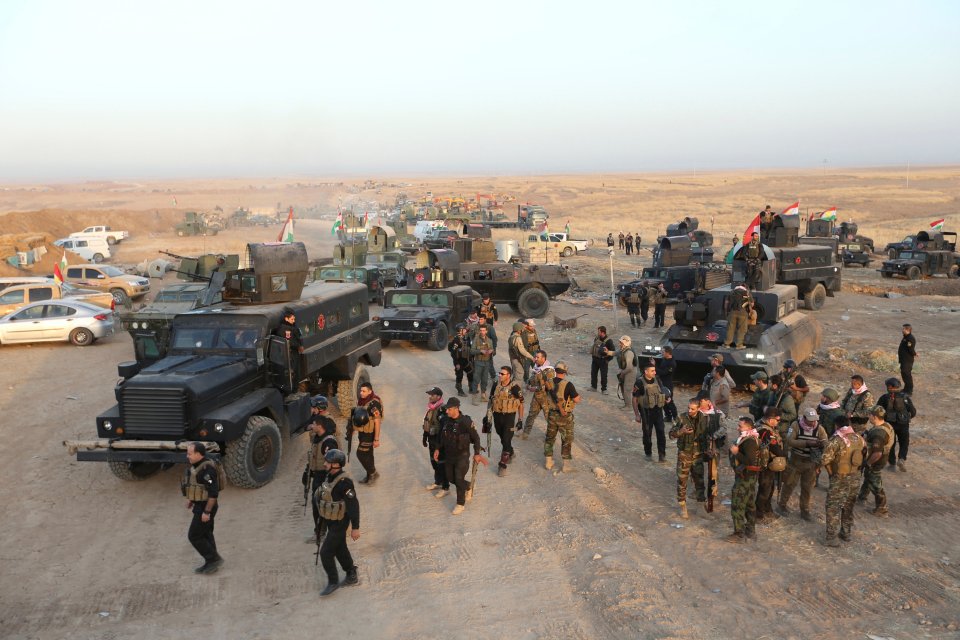  Peshmerga forces gathered at north of Mosul.