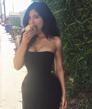 It's no secret that the Kardashian/Jenner clan love using waist trainers