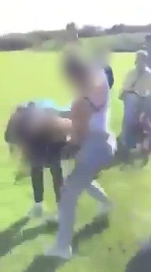  The girl attacks the other teenager after the apparently ignored her while on the phone