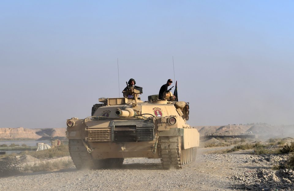  An Iraqi army M1 Abrams tank approaches a checkpoint on October 21, 2016 near Qayyarah, Iraq