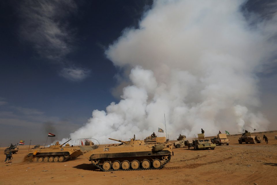  Iraqi army gather after the liberation of a village from Islamic State militants, south of Mosul