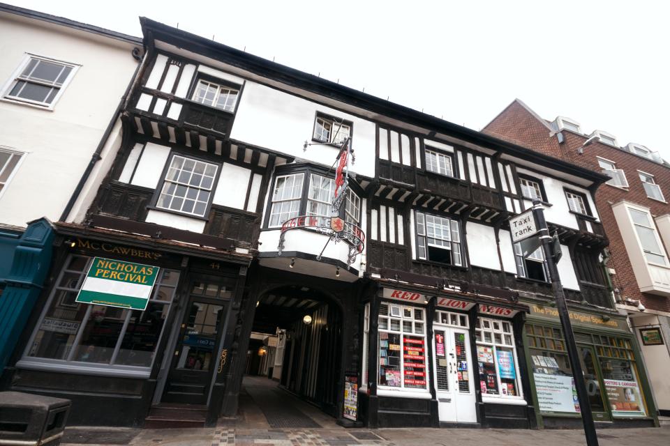  The Red Lion is spooked by a monk, maid and small boy