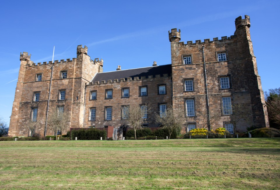  Lady Lily was thrown down the castle well... and she scared a national cricket team out of the hotel