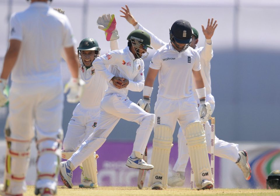  Earlier debutant Ben Duckett got out caught as a difficult first test continued