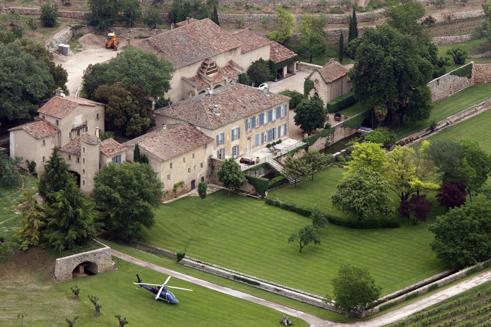  The house boasts a vineyard that specialises in rose wine