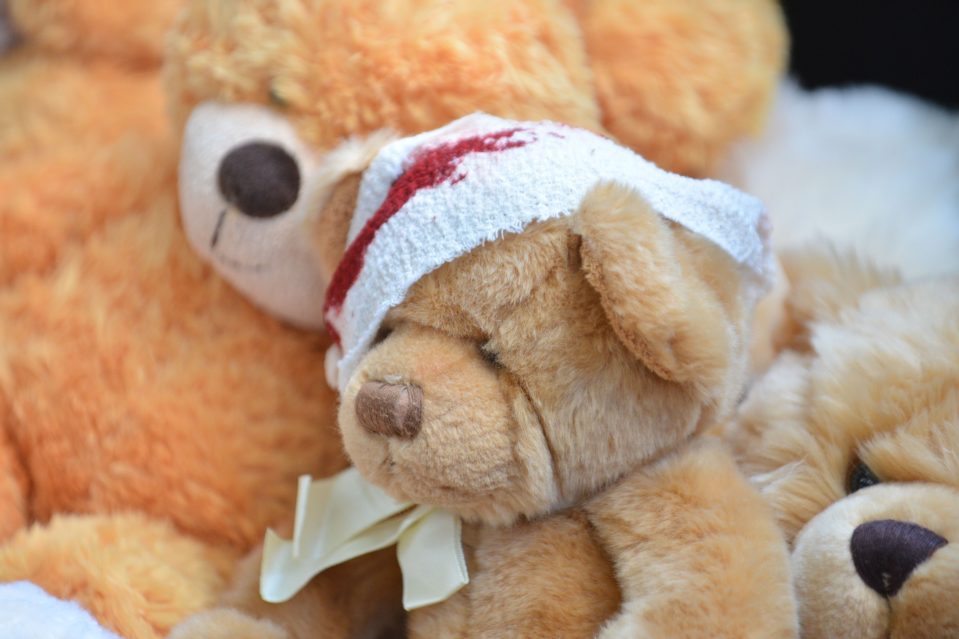  A number of people brought along bloodied teddy bears as a symbol of the children trapped in Aleppo