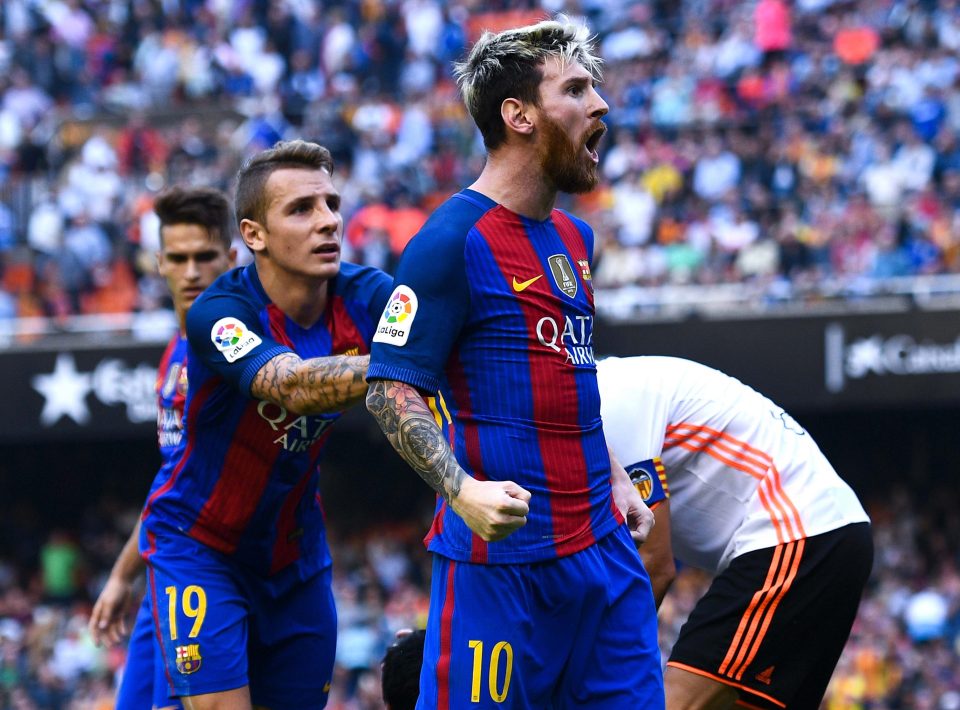 VALENCIA, SPAIN - OCTOBER 22: Lionel Messi of FC Barcelona celebrates with his team mates as Neymar Jr. and Luis Suarez reacts on the pitch after being hit by objects thrown from the seats after scoring his team's third from the penalty spot during the La Liga match between Valencia CF and FC Barcelona at Mestalla stadium on October 22, 2016 in Valencia, Spain. (Photo by David Ramos/Getty Images)