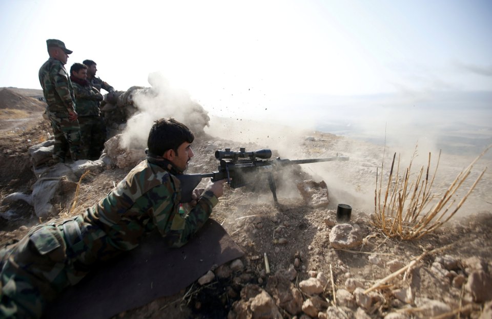  A Kurdish peshmerga fighter opens fire on ISIS militants in the town of Naweran near Mosul