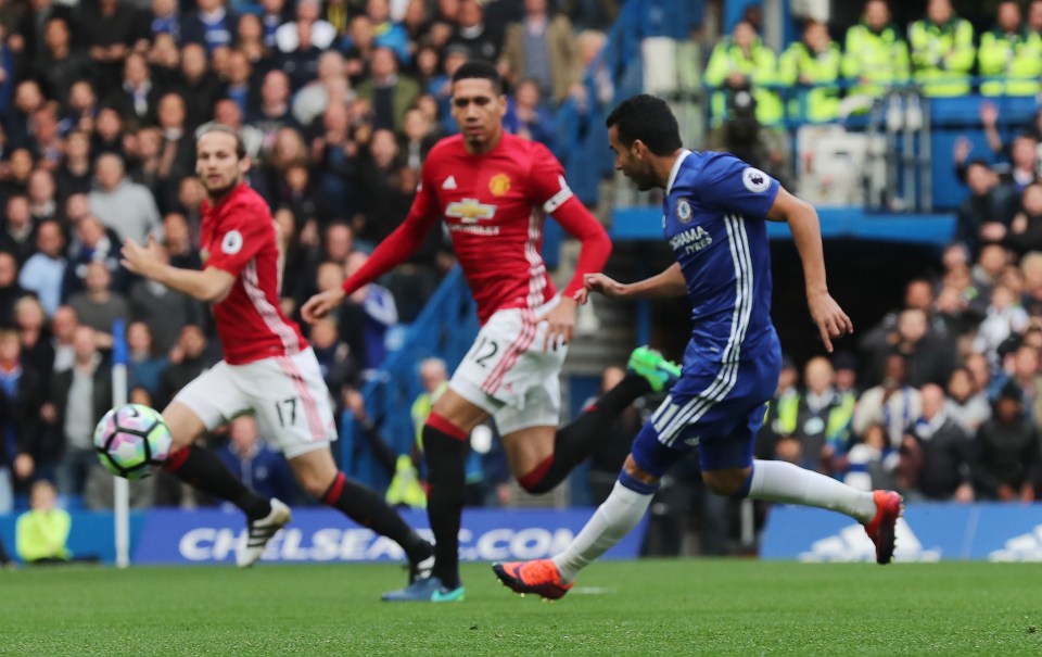  Pedro rounds David de Gea to slot into an empty net