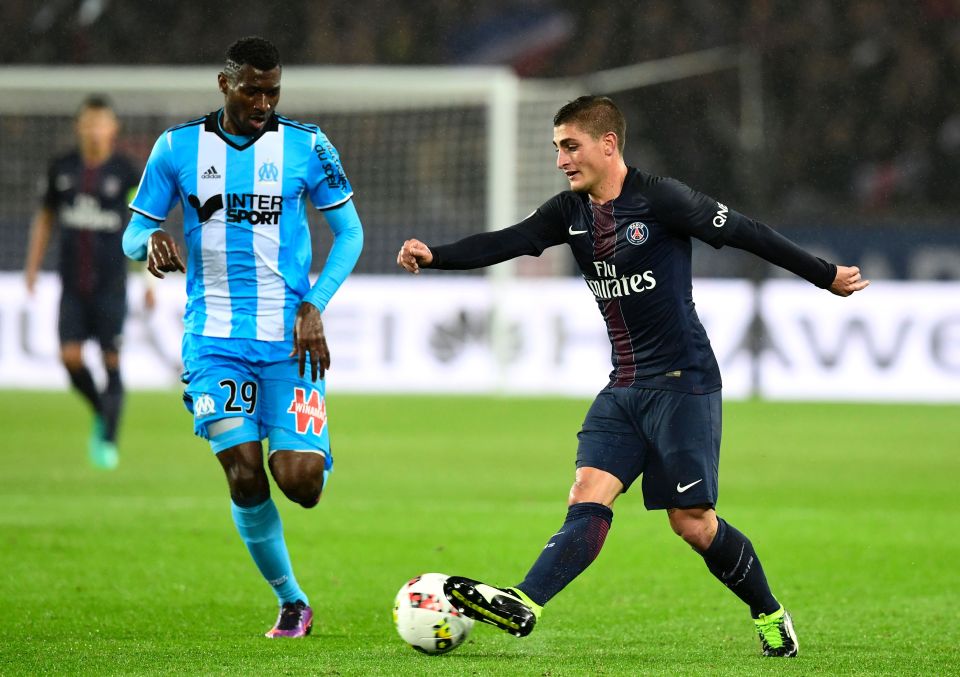 Paris Saint-Germain's Italian midfielder Marco Verratti vies with Olympique de Marseille's French midfielder Andre-Frank Zambo Anguissa during the French L1 football match between Paris Saint-Germain (PSG) and Olympique de Marseille (OM) at the Parc des Princes stadium, western Paris, on October 23, 2016. / AFP PHOTO / MIGUEL MEDINAMIGUEL MEDINA/AFP/Getty Images