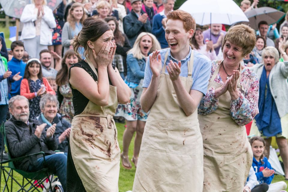 Moment Candice was revealed as The Great British Bake Off champ