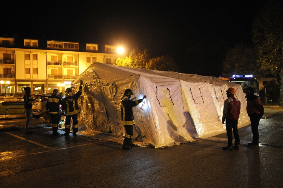  Rescuers set up tents in Ussita, central Italy, early this morning