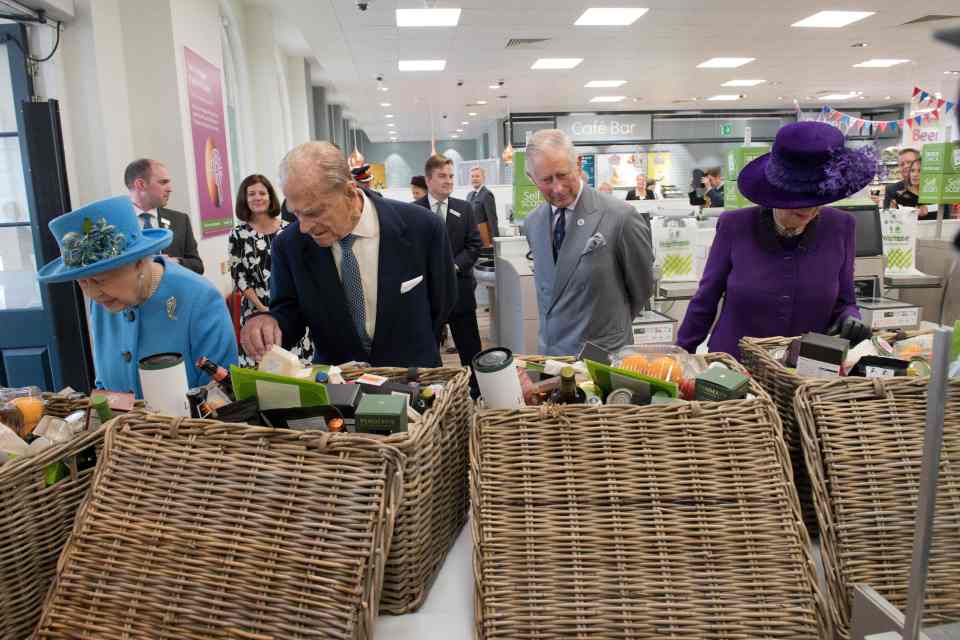 (L-R) Britain's Queen Elizabeth II, Prin