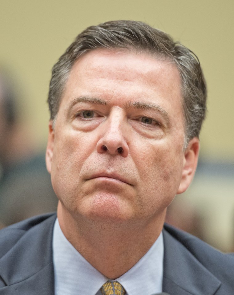  FBI director James Comey has been backed by the White House just days after he announced a fresh investigation into US Presidential candidate Hillary Clinton