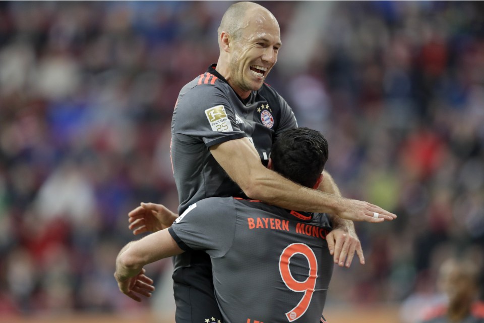  Arjen Robben and Robert Lewandowski fired Bayern Munich to victory over Augsburg