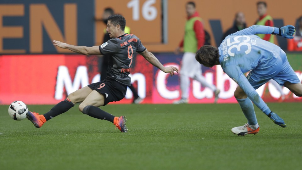  Robert Lewandowski nets his second and Bayern Munich's third of the game