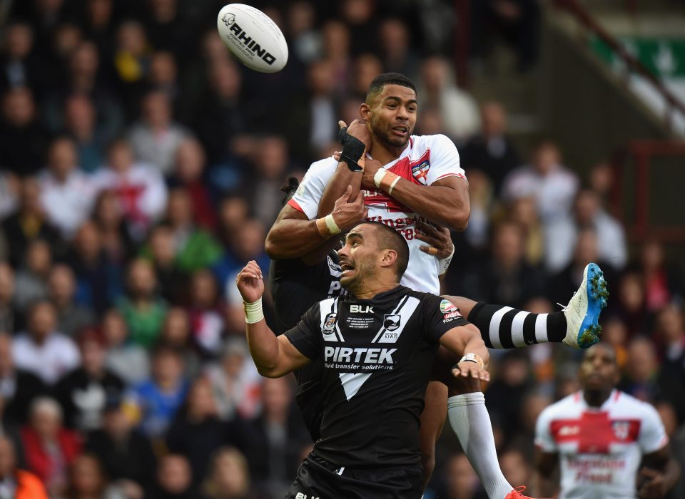  Kallum Watkins is tackled by Solomone Kata and Thomas Leuluai as England fail to beat the Kiwis