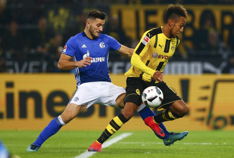 Aubameyang steps away from Schalke's Sead Kolasinac 