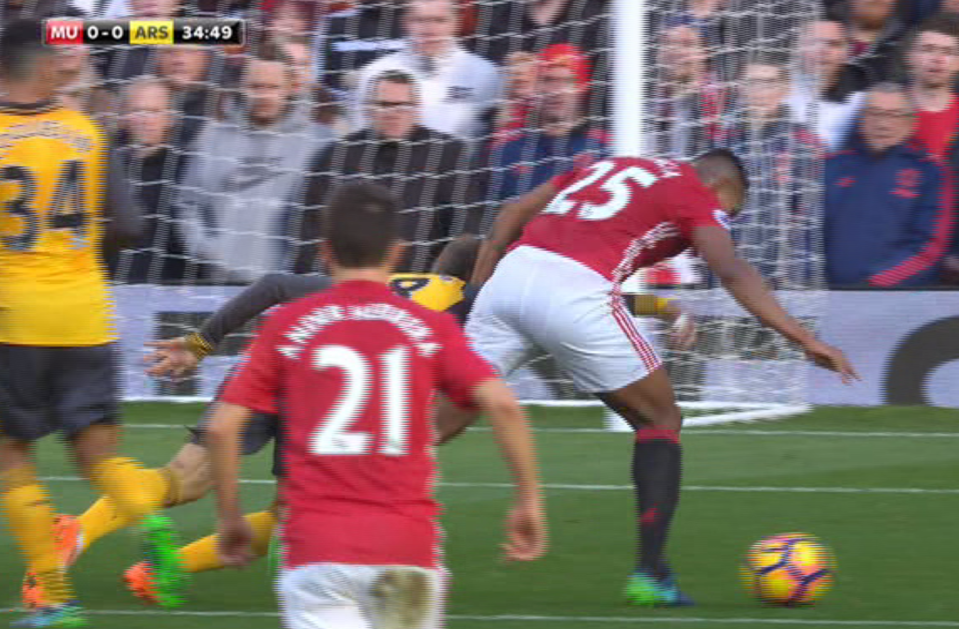  Antonio Valencia could have been awarded a penalty for Nacho Monreal's challenge