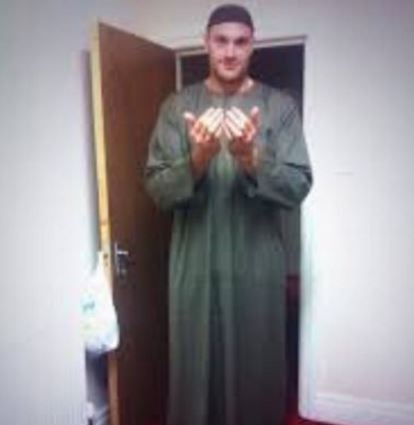  Tyson Fury changed his Twitter profile picture to a snap of himself wearing Muslim clothing