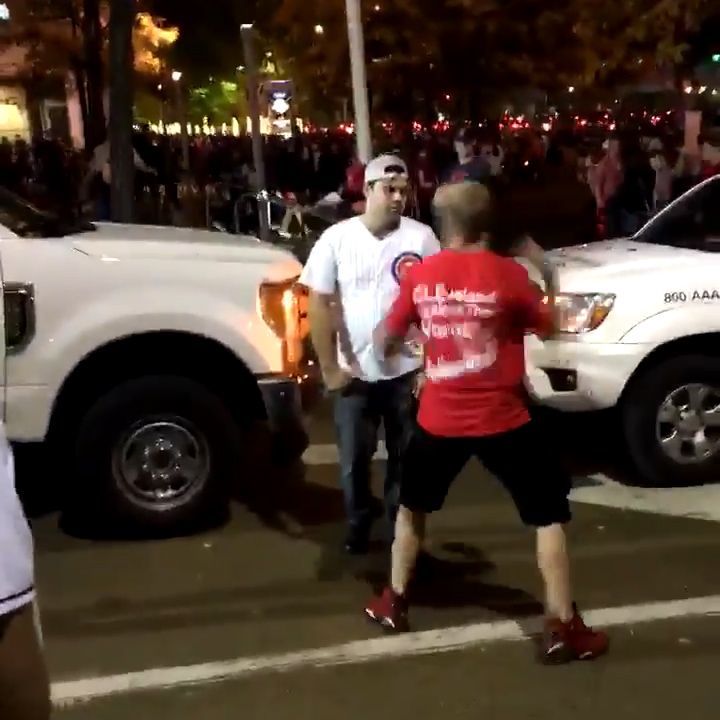 cubs-and-indians-fans-brawl-in-the-street-after-world-series-win-mp4-00_00_02_00-still007