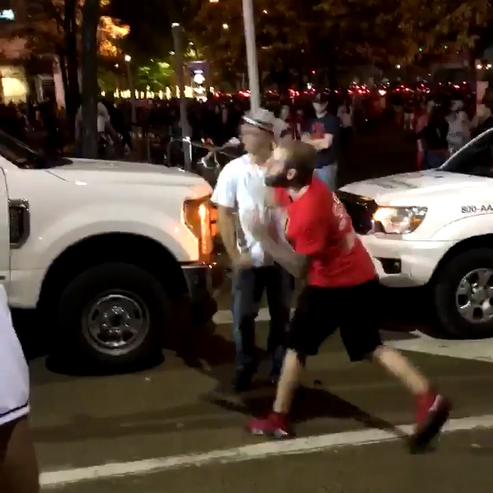 cubs-and-indians-fans-brawl-in-the-street-after-world-series-win-mp4-00_00_02_03-still010