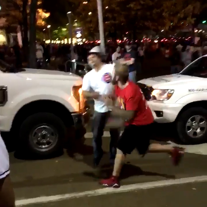 cubs-and-indians-fans-brawl-in-the-street-after-world-series-win-mp4-00_00_02_06-still012