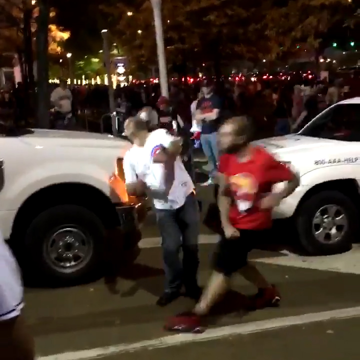 cubs-and-indians-fans-brawl-in-the-street-after-world-series-win-mp4-00_00_02_11-still013