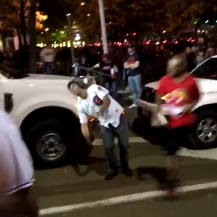 cubs-and-indians-fans-brawl-in-the-street-after-world-series-win-mp4-00_00_02_15-still014