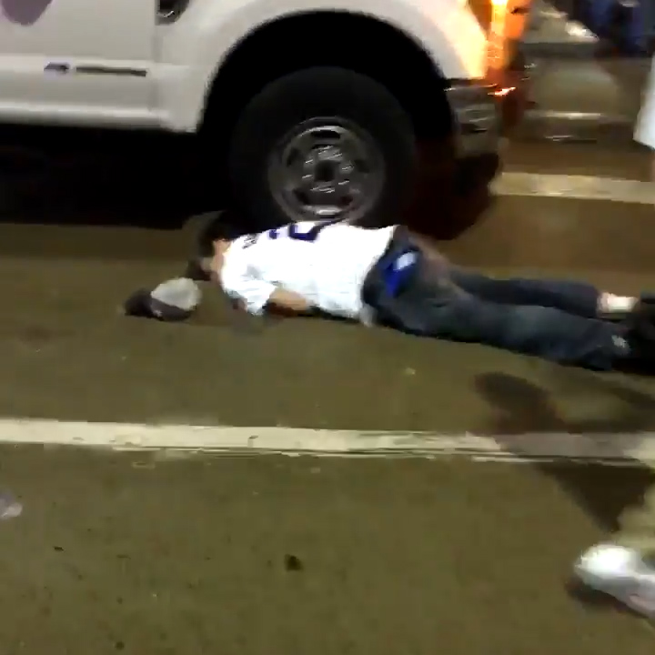 cubs-and-indians-fans-brawl-in-the-street-after-world-series-win-mp4-00_00_05_07-still017