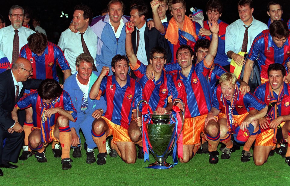 Sport, Football, European Cup Final, Wembley, London, England, 20th May 1992, Barcelona 1 v Sampdoria 0 (after extra time), The victorious Barcelona team celebrate with the trophy (Photo by Bob Thomas/Getty Images)