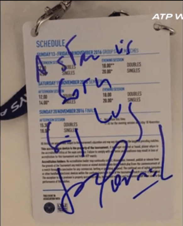 Mourinho signed the back of his accreditation with a special message for Thiem