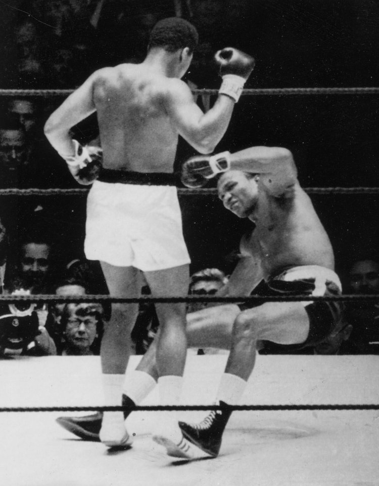 14.11.1966. Cassius Clay (Muhammad Ali) sends his opponent Cleveland Williams down to the canvas for the third time in round two. They were fighting in the Astrodome in Houston. Clay retained the heavyweight title with a third round TKO over Williams. Retrocon Sport Boxing