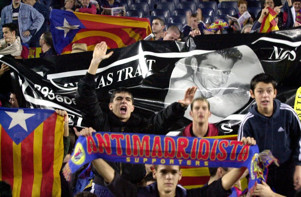  Barcelona fans 'welcome' Luis Figo back to Nou Camp with jeers and banners