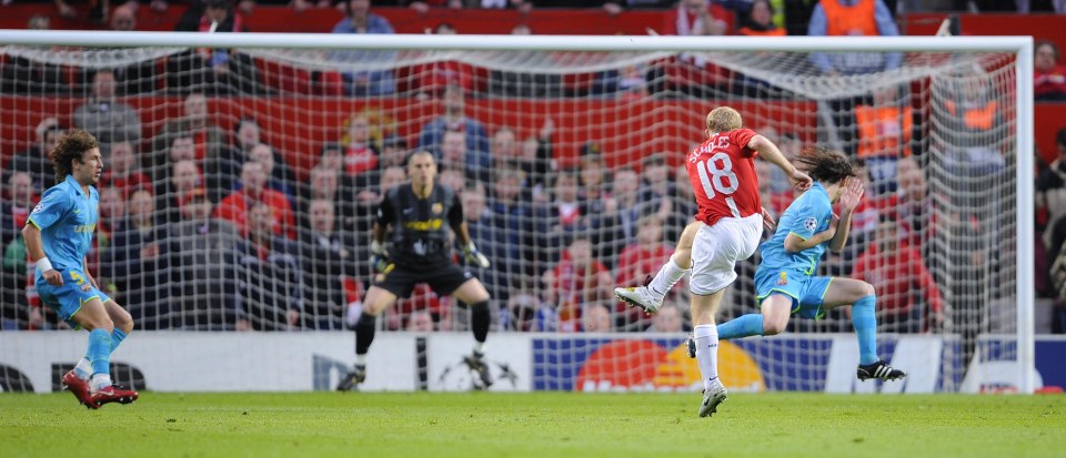 MANCHESTER UNITED (1) - (0) BARCELONA. PHOTOGRAPH BY MARC ASPLAND. THE TIMES. 29.4.08. Champions League semi final, second leg. Manchester United v FC Barcelona. Old Trafford, Manchester. PAUL SCHOLES (Utd) scoring the first