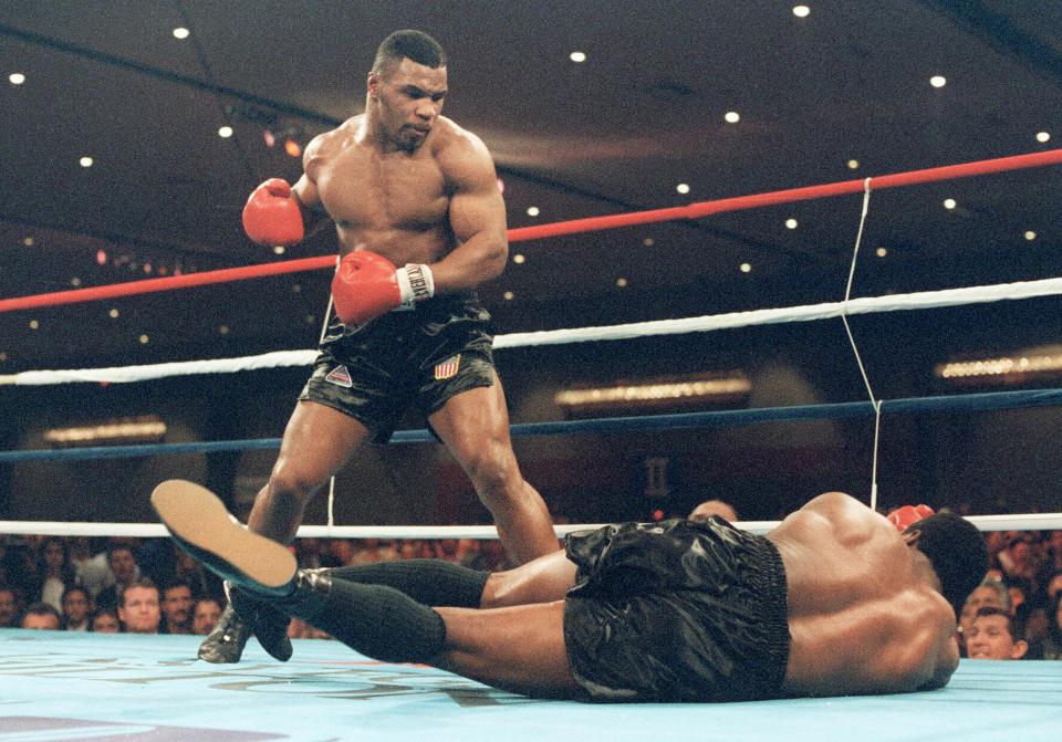 Mike Tyson destroyed champion Trevor Berbick to become the youngest ever heavyweight world champion back in 1986