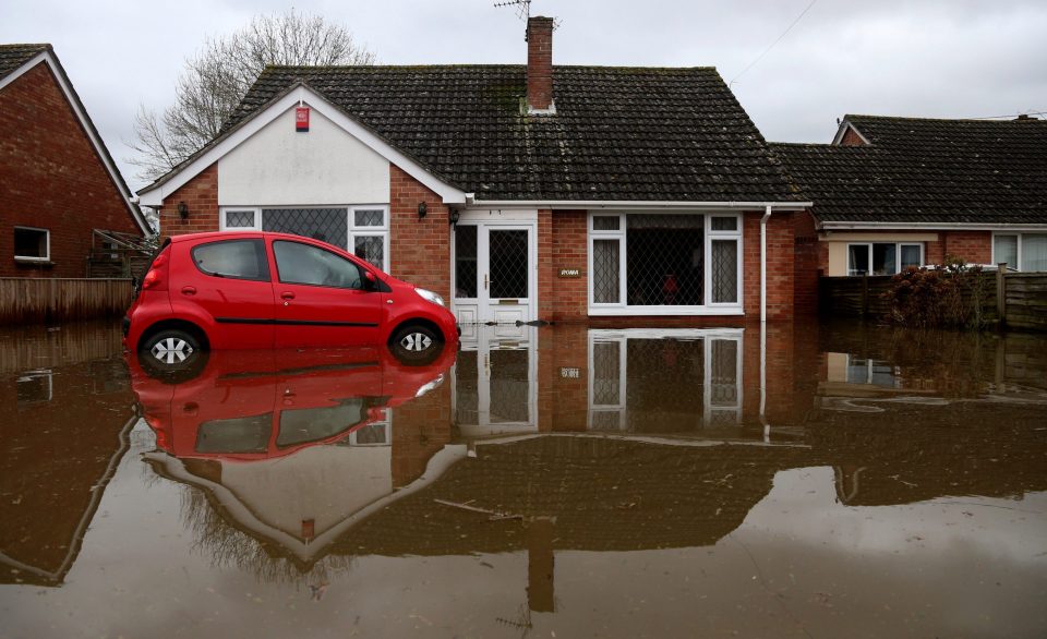  To avoid a repeat, the Government has also stockpiled 1.7 million tonnes of salt for England's roads