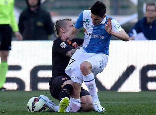 Federico Mattiello's leg breaks in sickening fashion