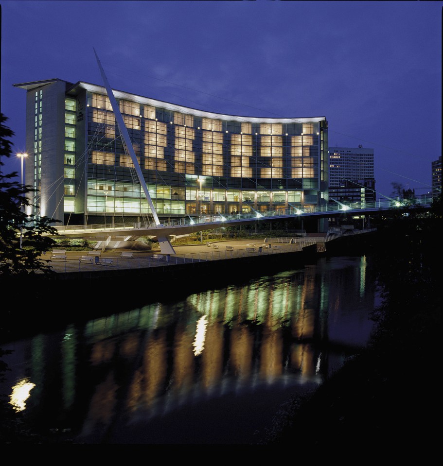  Jose Mourinho has bemoaned his "disastrous" life at Manchester's Lowry Hotel