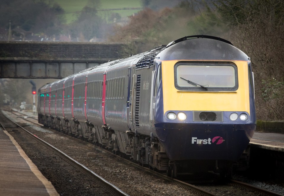  Great Western Railway ... power failure has 'stranded' rail passengers, with disruption expected to continue until the end of the day